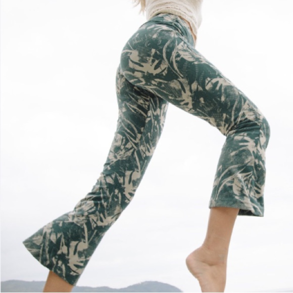 Seea Green and Beige Pattern